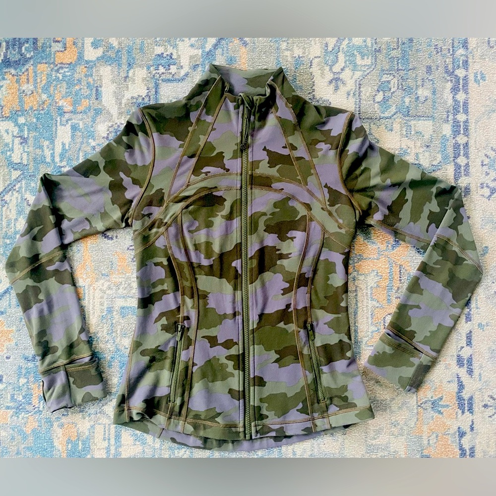 LULULEMON ATHLETICA -WOMENS- Define Jacket
Luon Size 8